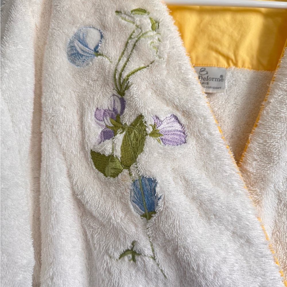 Yves Delorme Paris White Robe with Yellow Trim and Floral Embroidery Sz Med - Picture 5 of 9